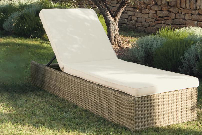 Outdoor Lightweight Lounger Chair Poolside Sun Lounger 2