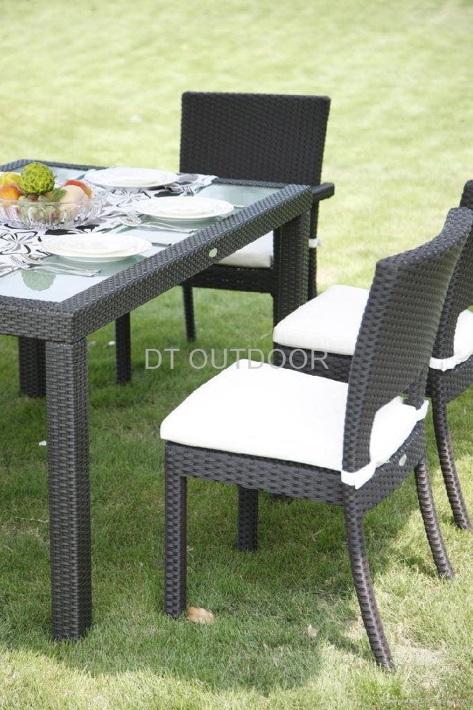 Outdoor Table set with Umbrella  3