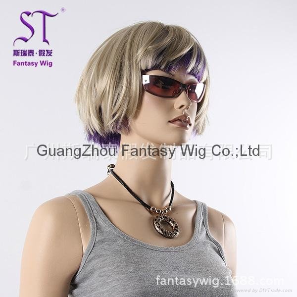 High-end store window mannequin shows short hair wigs 4
