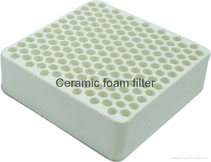 Extruded ceramic filter for iron castings filtration