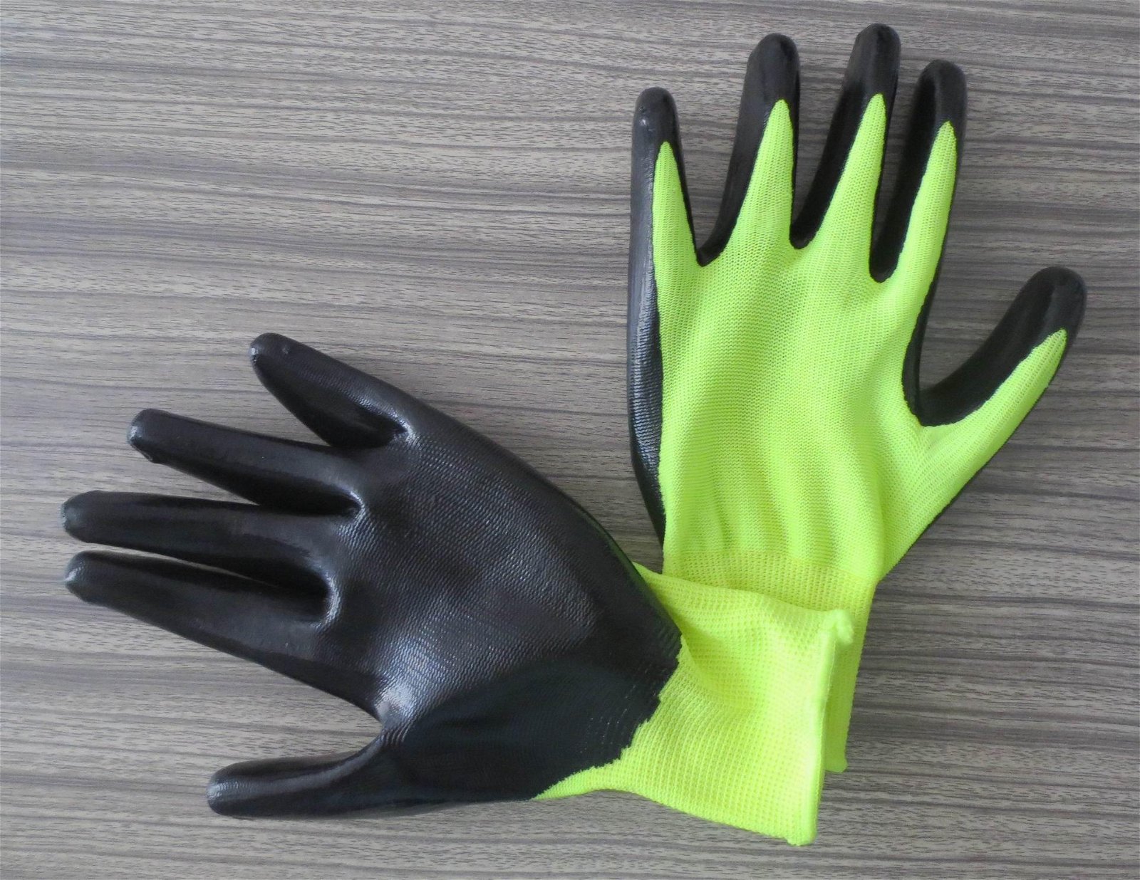 Nitrile coated gloves 
