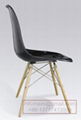 Eames Plastic Side Chair 1