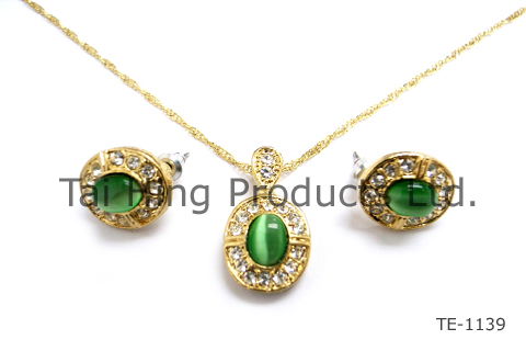 Classic Necklace & Earrings 3