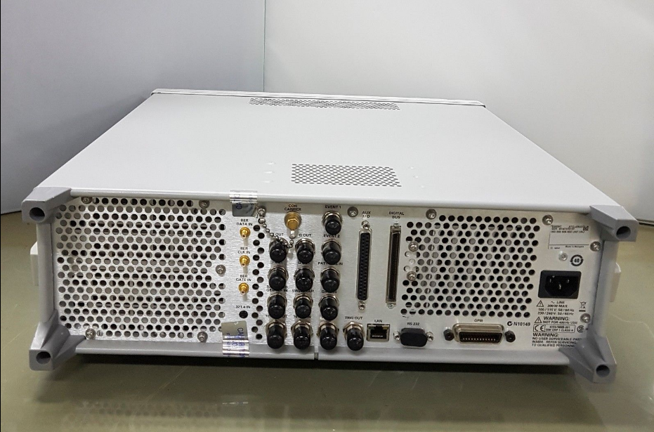 Agilent安捷伦  E4438C模拟数字信号发生器 4
