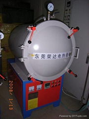 Vacuum tempering furnace