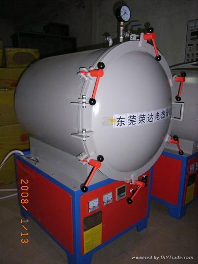 Vacuum dryer