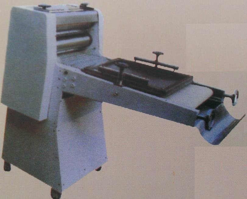 Automatic flour pressing machine 5