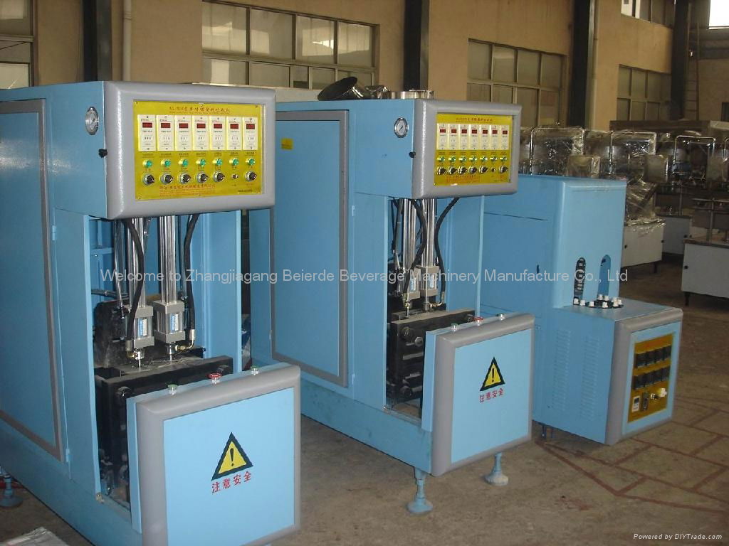 Semi-automatic PET Bottle Blow Moulding Machine 3