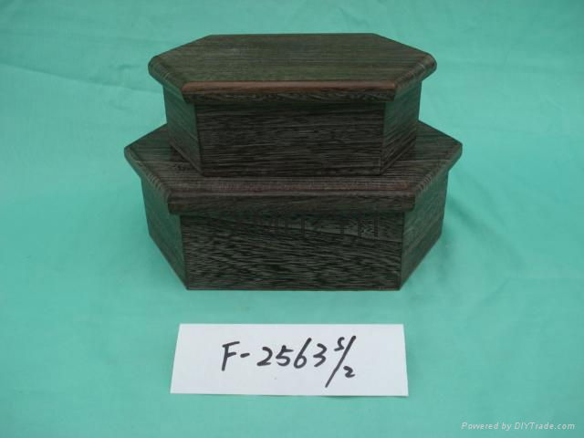 Paulownia wood box with burned 2