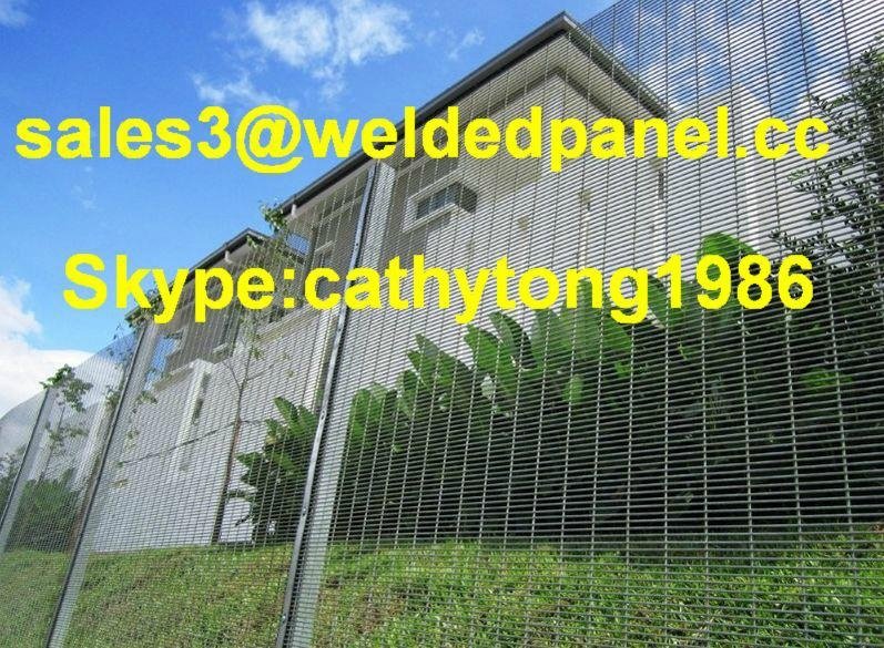 roll top welded wire mesh fence 2