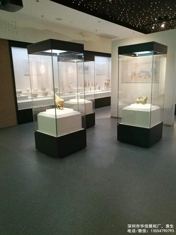 金属烤漆博物馆展柜订做 3