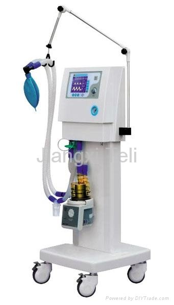 ICU ventilator with  5.7" high-definition LCD display 