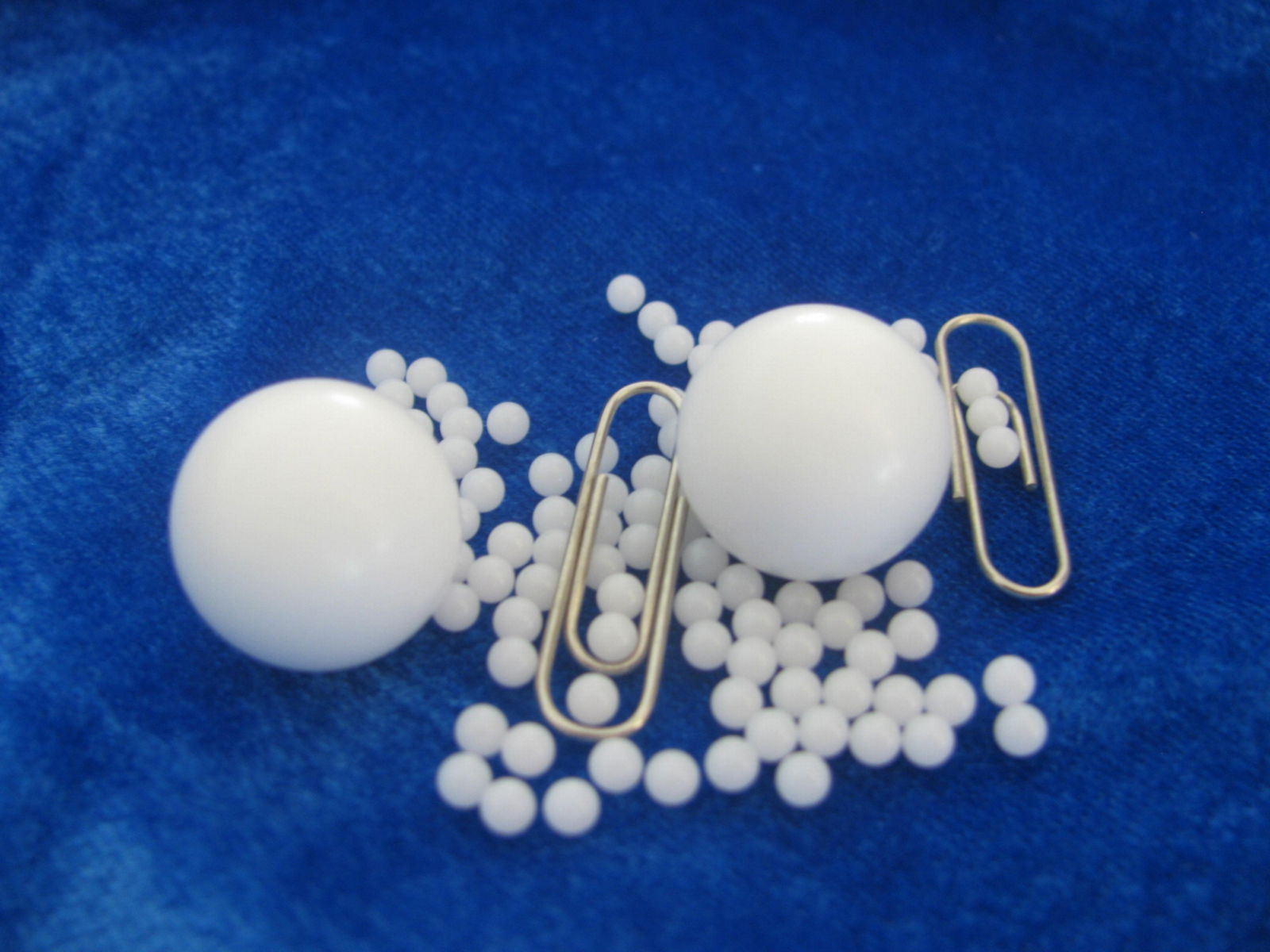 Zro2/Si4N4 ceramic balls (white)  5