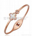 Rose Gold Clover Shell Bangle  1