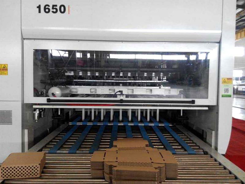 1650 lead edge die cutting machine for corrugated board 5