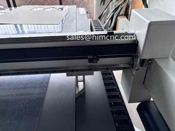 Digital cutter machine suitable for making samples of corrugated box cardboard b 3