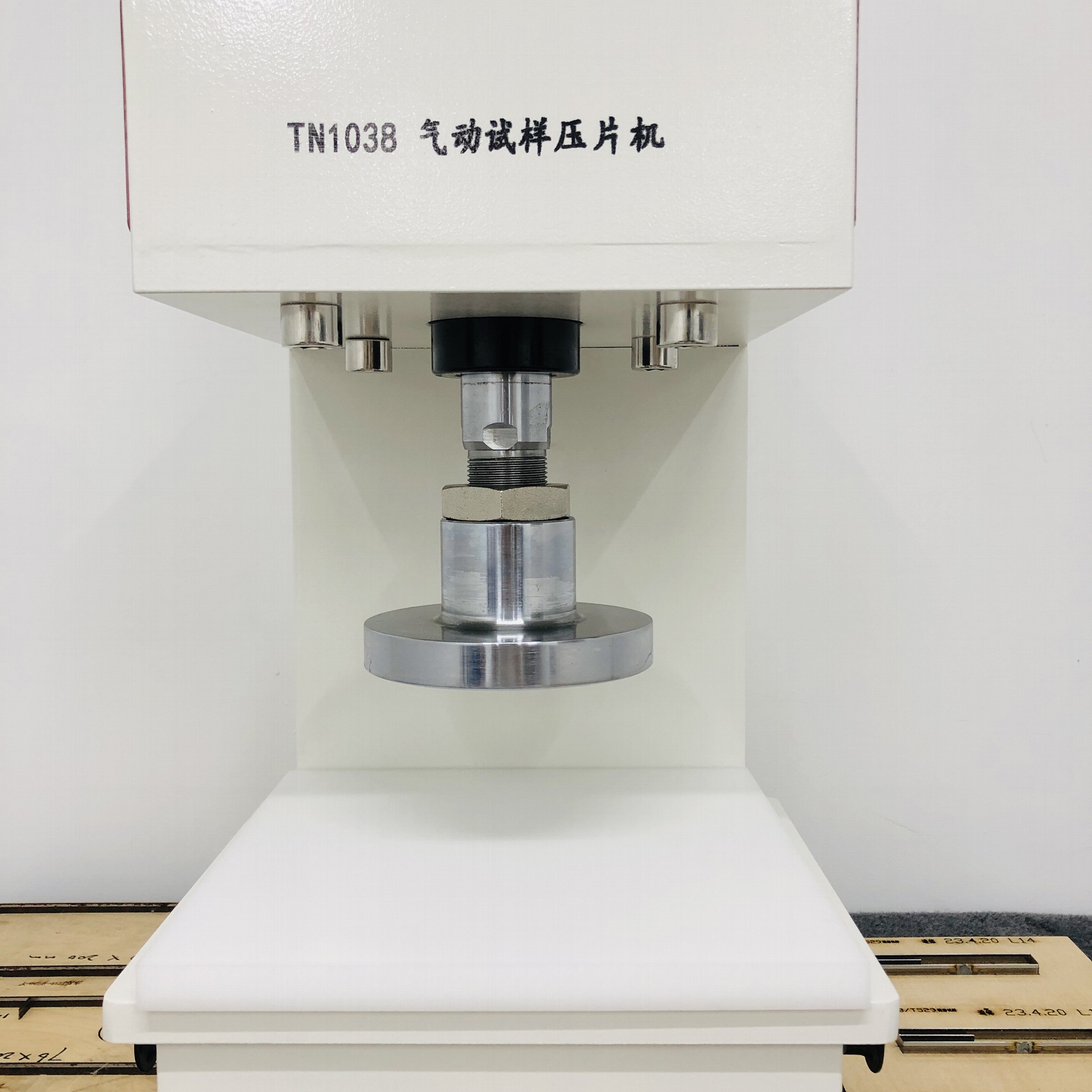 Universal Pneumatic Sample Press, Specimen Cutter 2