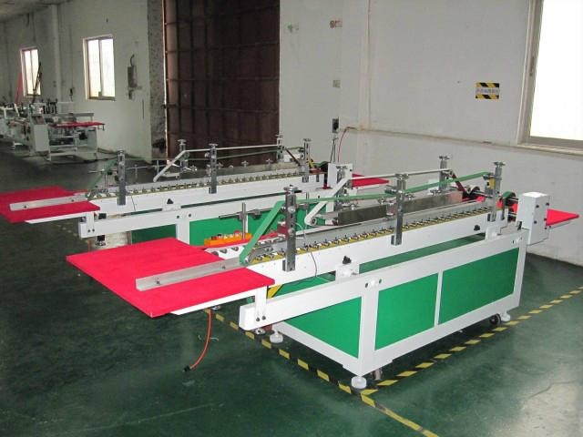 Automatic PET transparent box gluing machine