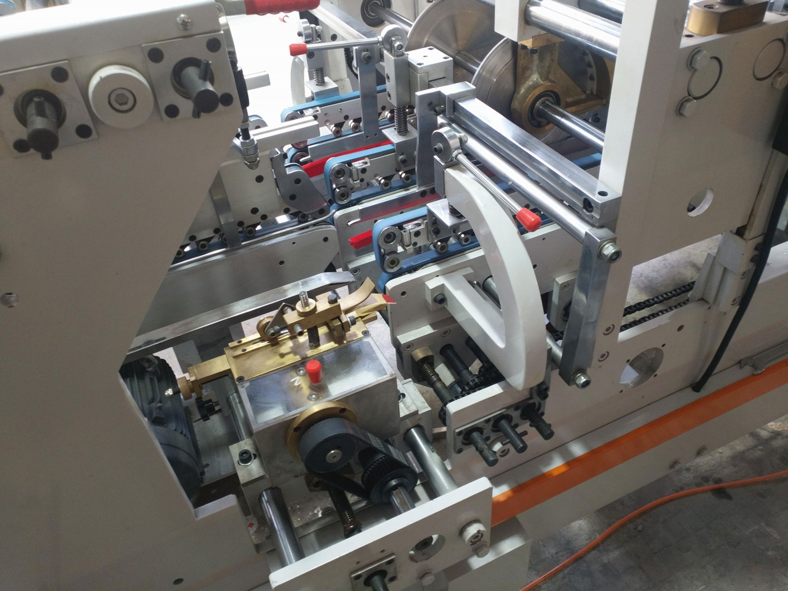 Automatic carton folder gluer buckle 2