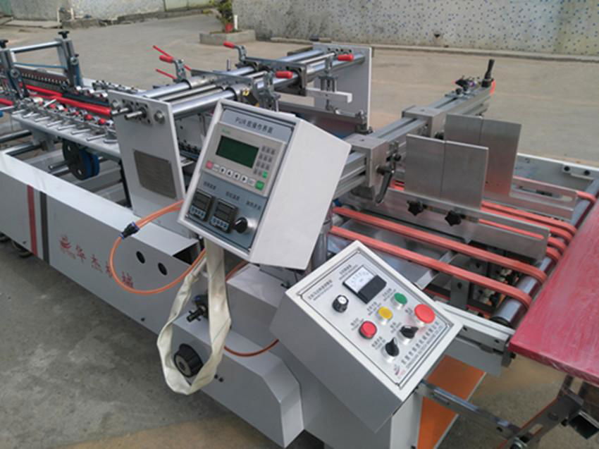 Automatic plastic packaging box bonding machine 2