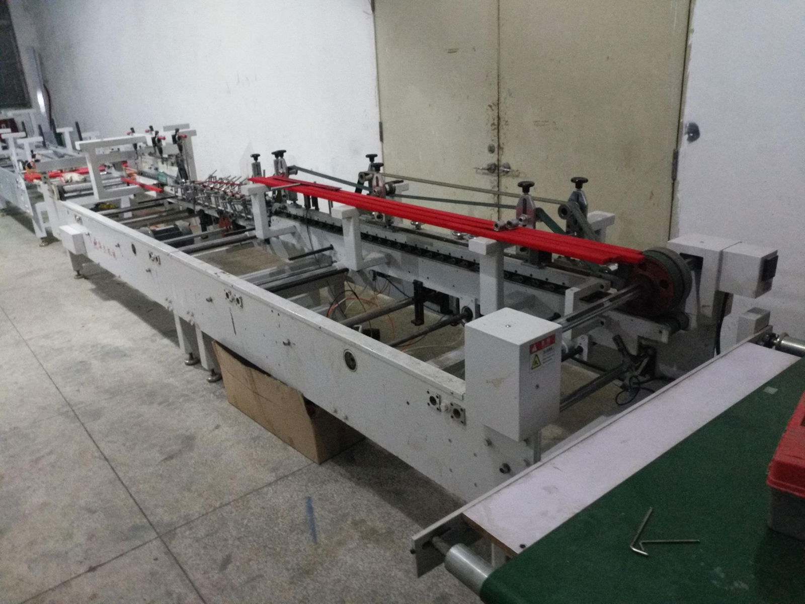 PVC \ PET folding box gluer 3