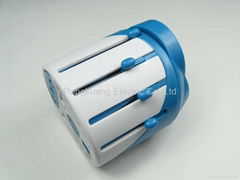 Universal travel adapter 