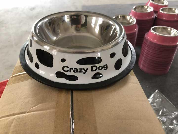 stainless steel pet bowls in color coat with antiskid rubber 3