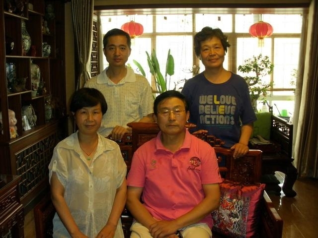 And with Cui zhongsan and his wife