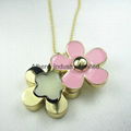 Novelty fashion Daisy flower solid perfume container/necklace 2