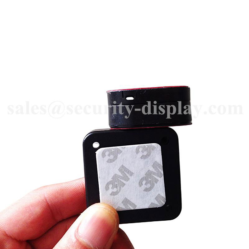 Retractable Device for Cellular Phone Retail Display