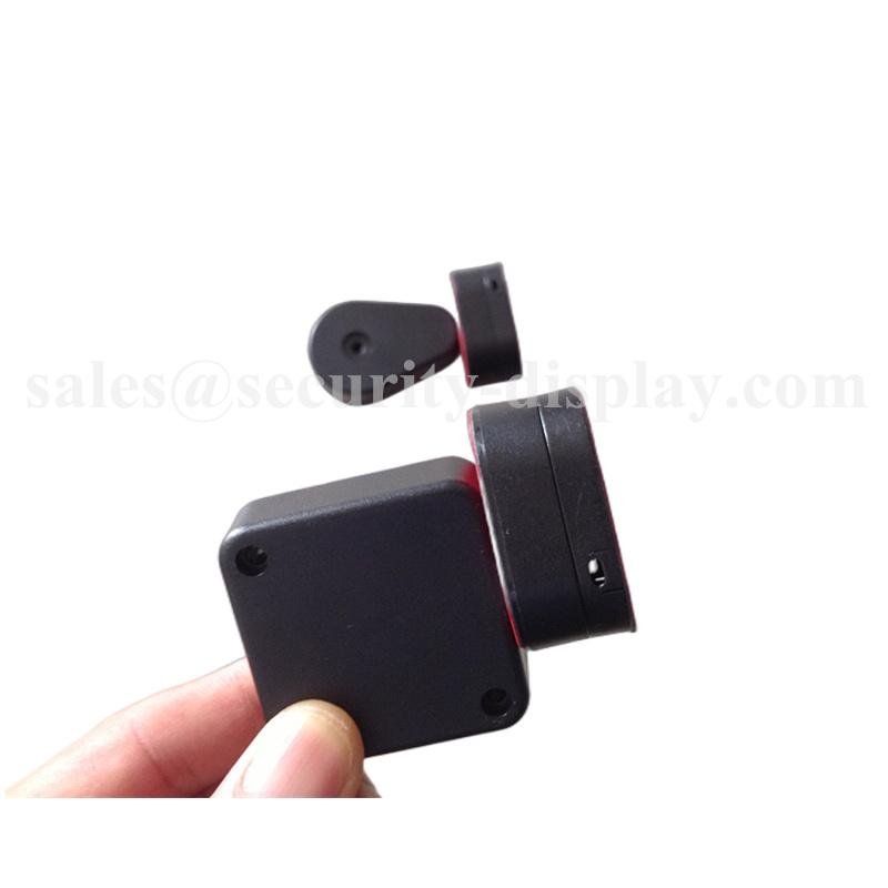 Retractable Device for Cellular Phone Retail Display 5