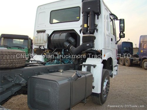 SINOTRUK HOWO All-Wheel Drive  Dump Truck (4x4 6x6) 2