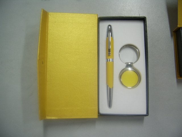 pen & keychain gift sets 3