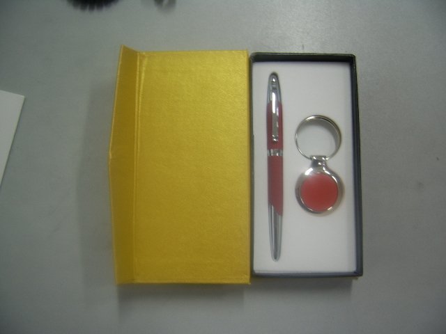 pen & keychain gift sets 4