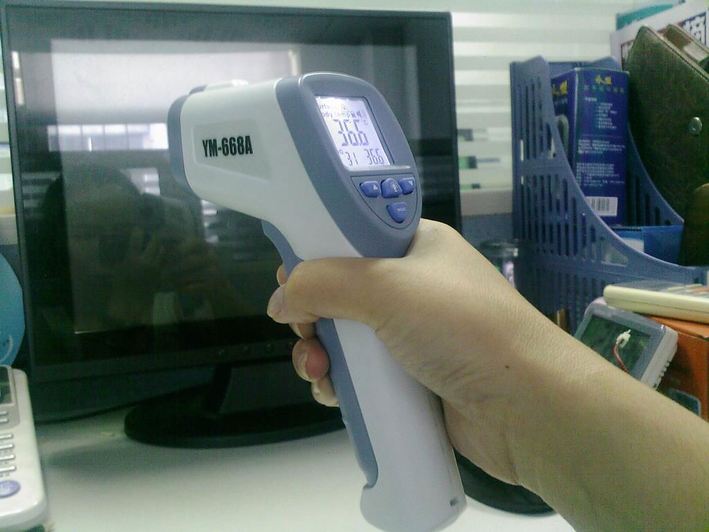 infrared forehead thermometer 3