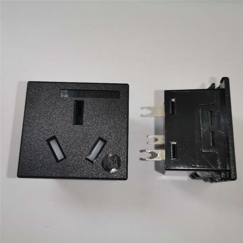  廠家供應帶保護門新國標插座PDU專用面板BS-G16-5-AB 3
