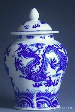 供应加工陶瓷中国红泡菜坛 5