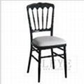 chiavari chair with cushioin 2