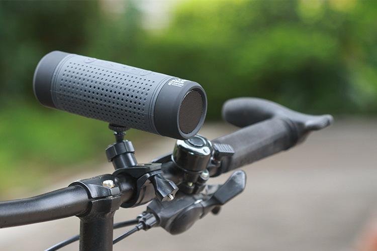 Outdoor waterproof Bluetooth speaker for bicycle with LED light 2