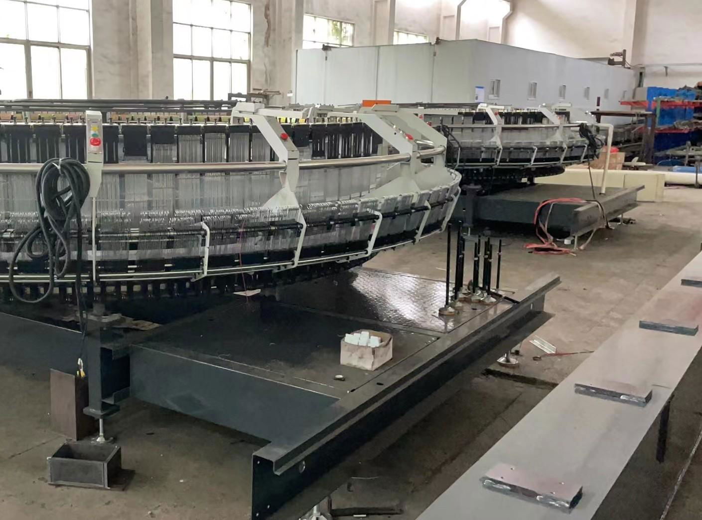 Fourteen shuttles circular loom for 8m truck tarpaulin  2