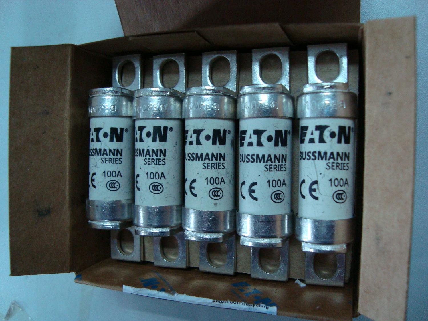 Bussmann  英式 BS88 保险管熔断器 100FE  3