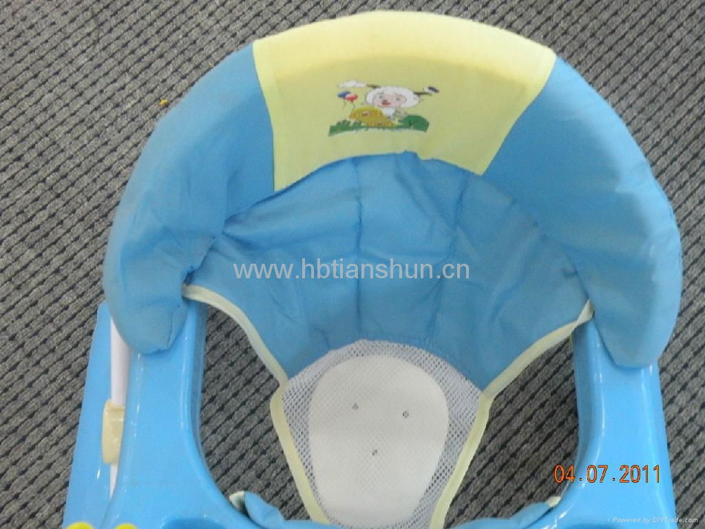 2014 plastic baby item baby walker 2