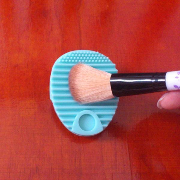 2014 New Arrival Silicone Makeup Brush Cleaner 2