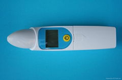 Ear thermometer