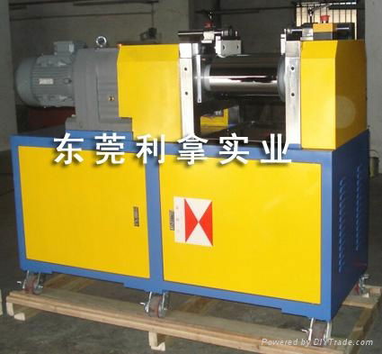 Small rubber heating oil mill 3