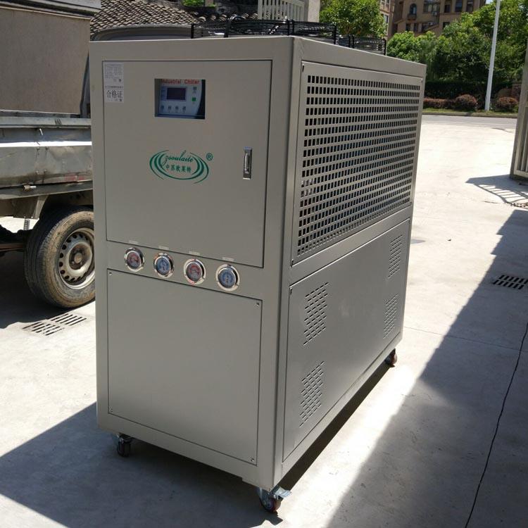風冷渦旋式冷水機 4