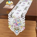 tablerunner with embroidery with lace 7