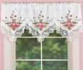 tablerunner with embroidery with lace 8