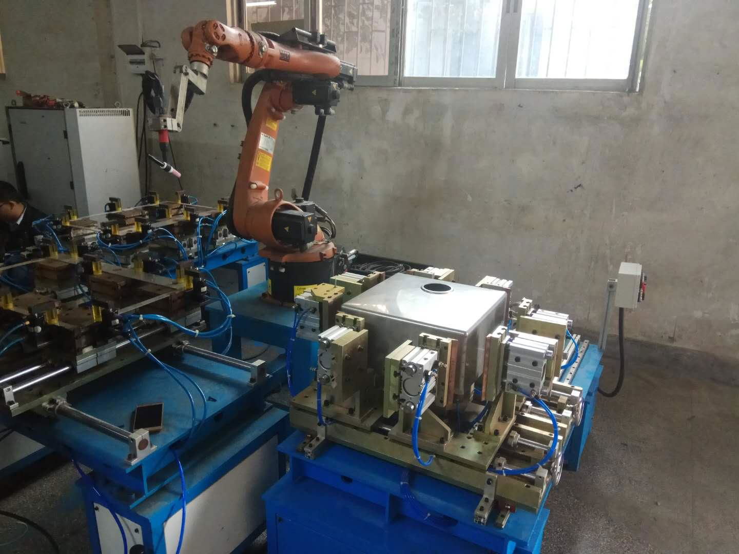 automated production line steel handmade kitchen sink Robotic welding station 2