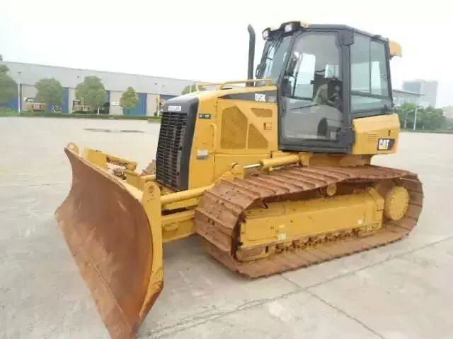 Caterpillar D5K LGP bulldozer 3